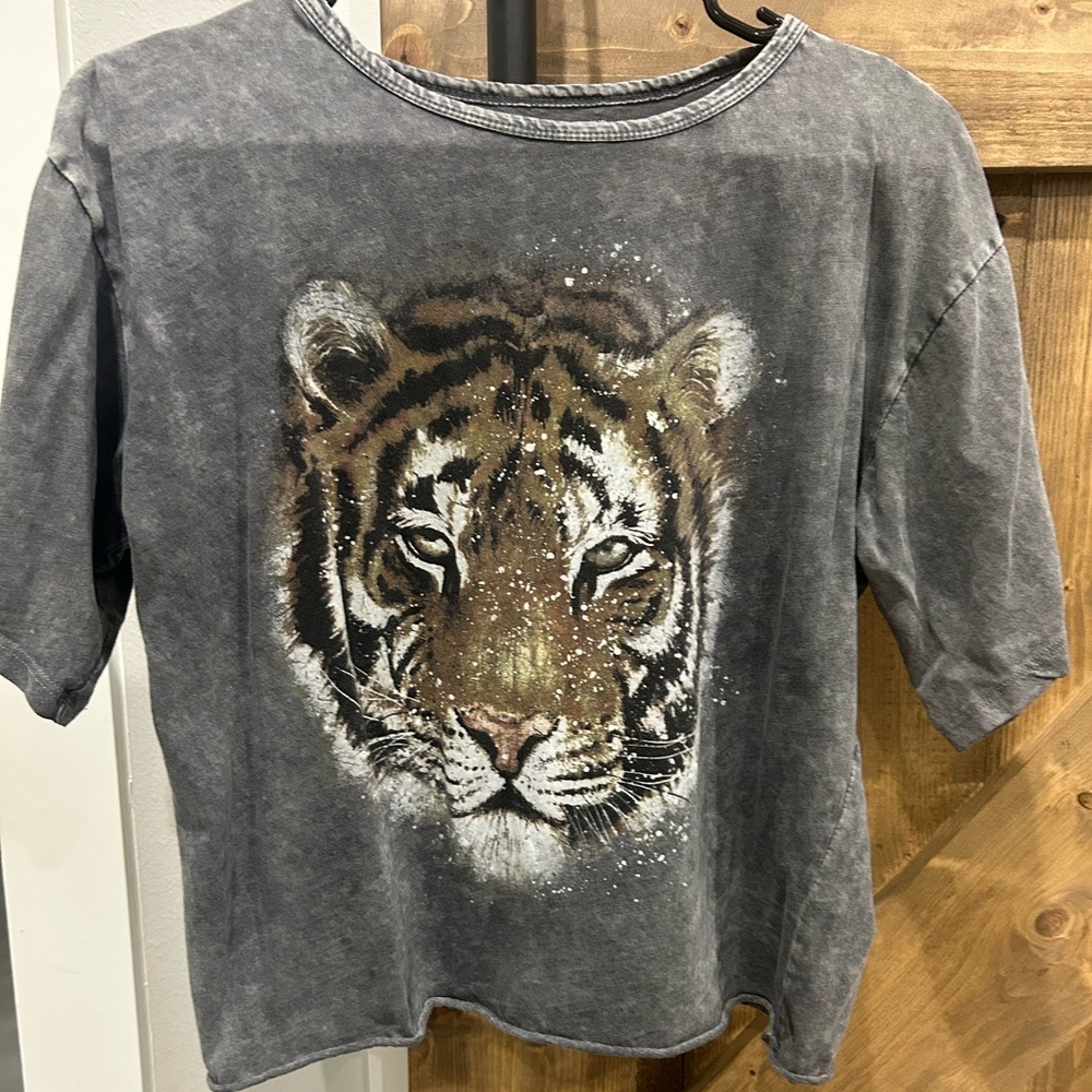 Eye of the tiger graphic Tee